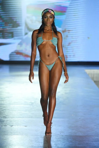 Miami Beach Florida July Model Walks Runway Almost Naked Swim — Stock Photo, Image