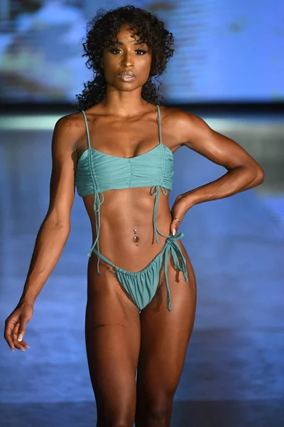 Miami Beach Florida July Model Walks Runway Almost Naked Swim — Stock Photo, Image