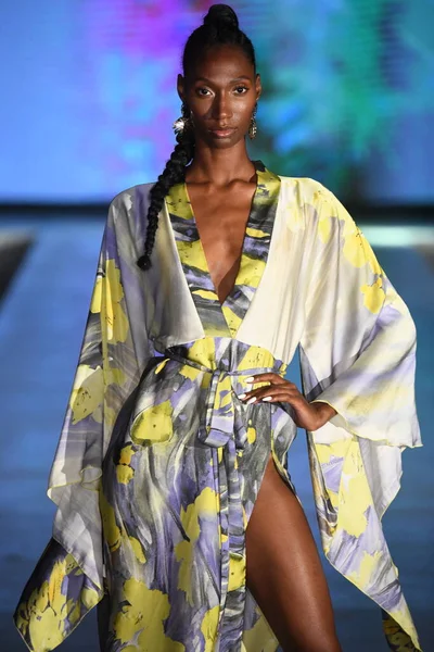 Miami Beach Florida July Model Walks Runway Cioccolato Couture Show — Stock Photo, Image