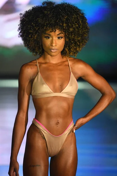 Miami Beach Florida July Model Walks Runway Bikini Beach Australia — Stock Photo, Image