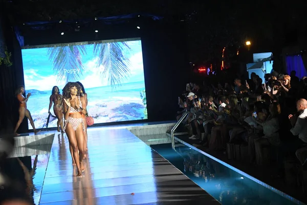 Miami Beaca Florida July Models Walk Runway Finale Poppie Show — 스톡 사진