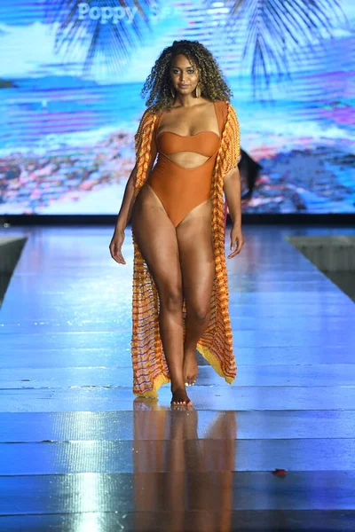 Miami Beach Florida July Model Walks Runway Swim Poppies Show — Stock Photo, Image