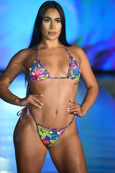 Miami Beach Florida July Model Walks Runway Mar Ardiente Swim — Stock Photo, Image