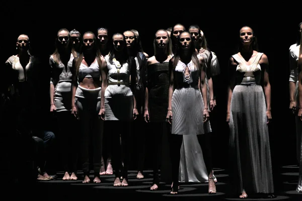 Models walk the runway finale at the Meskita fashion show — Stock Photo, Image