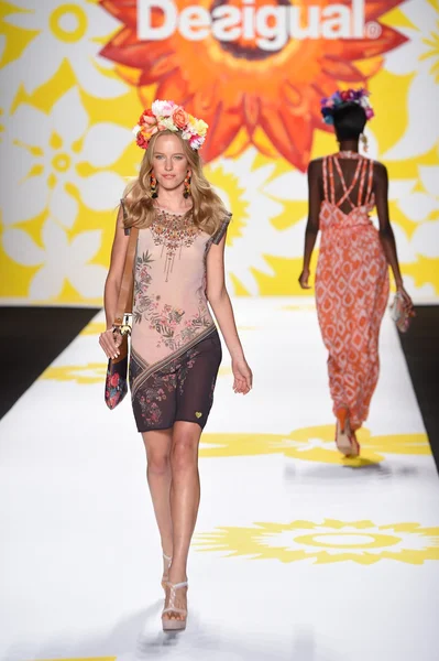 Model walks the runway at Desigual during Mercedes-Benz Fashion Week Spring 2015 — Stock Photo, Image