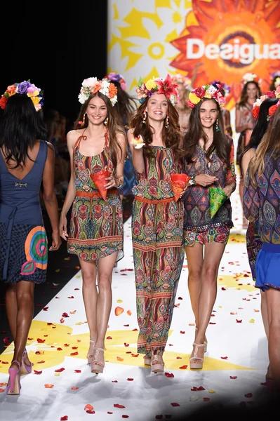 Models walk the runway finale at Desigual during Mercedes-Benz Fashion Week Spring 2015 — Stock Photo, Image