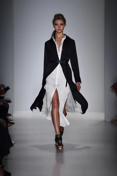 Model walks the runway at Marissa Webb during Mercedes-Benz Fashion Week Spring 2015 — Stock Photo, Image