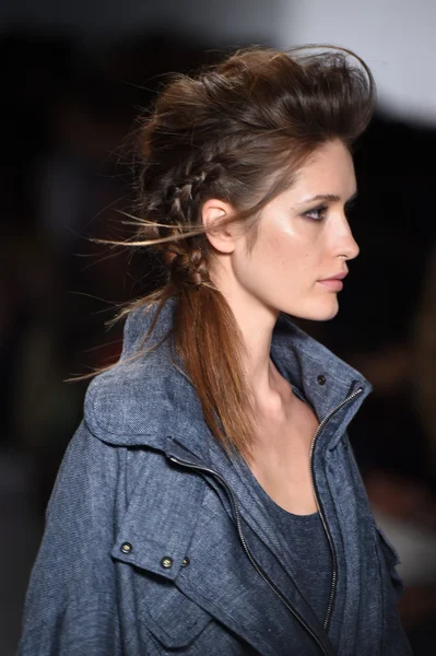 Model walks the runway at Marissa Webb during Mercedes-Benz Fashion Week Spring 2015 — Stock Photo, Image