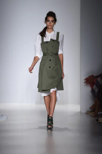 Model walks the runway at Marissa Webb during Mercedes-Benz Fashion Week Spring 2015 — Stock Photo, Image