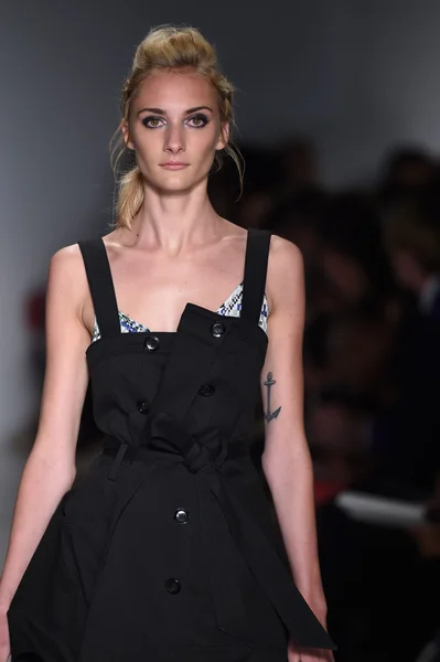 Model walks the runway at Marissa Webb during Mercedes-Benz Fashion Week Spring 2015 — Stock Photo, Image