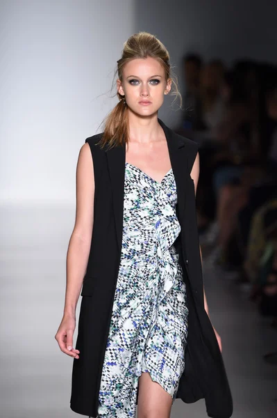 Model walks the runway at Marissa Webb during Mercedes-Benz Fashion Week Spring 2015 — Stock Photo, Image