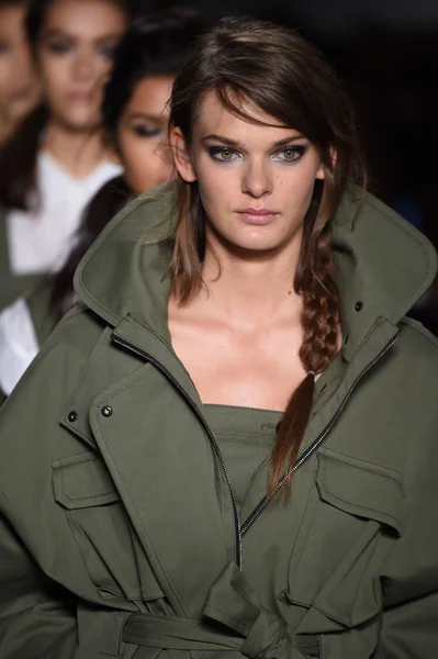 Models walk the runway finale at Marissa Webb during Mercedes-Benz Fashion Week Spring 2015 — Stock Photo, Image