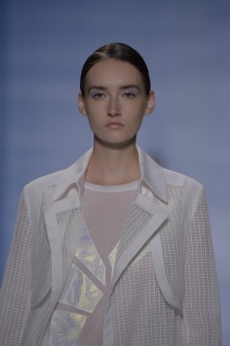 model yürür yalan pist bong 2015 ilkbahar-yaz koleksiyonu seslendirdi.