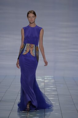 model yürür yalan pist bong 2015 ilkbahar-yaz koleksiyonu seslendirdi.