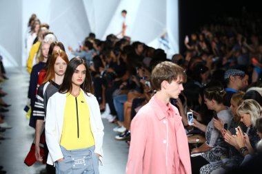 modelleri lacoste pist final yürümek