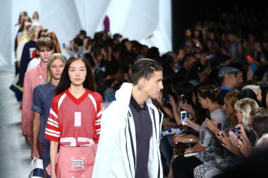 modelleri lacoste pist final yürümek