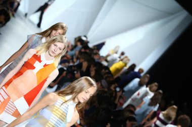 modelleri lacoste pist final yürümek