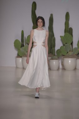 model mara pist yürür hoffman 2015 ilkbahar-yaz koleksiyonu