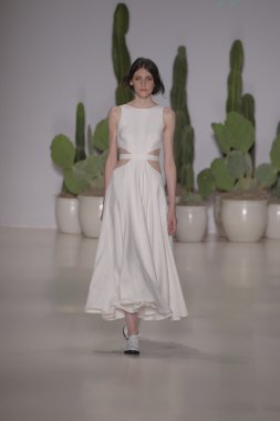 model mara pist yürür hoffman 2015 ilkbahar-yaz koleksiyonu