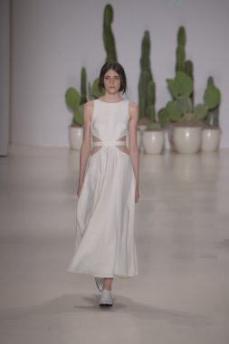 model mara pist yürür hoffman 2015 ilkbahar-yaz koleksiyonu