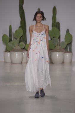 model mara pist yürür hoffman ilkbahar-yaz 2015 collectio