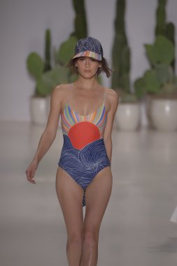 model mara pist yürür hoffman 2015 ilkbahar-yaz koleksiyonu