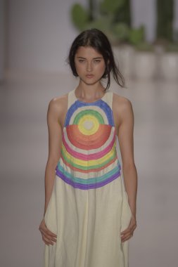 model mara pist yürür hoffman ilkbahar-yaz 2015 collectio