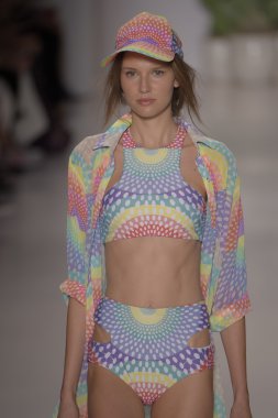 model mara pist yürür hoffman 2015 ilkbahar-yaz koleksiyonu