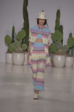 model mara pist yürür hoffman 2015 ilkbahar-yaz koleksiyonu