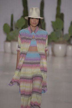 model mara pist yürür hoffman 2015 ilkbahar-yaz koleksiyonu