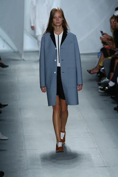 Model walks the runway at Lacoste during Mercedes-Benz Fashion Week — Stock Photo, Image