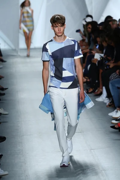 Model walks the runway at Lacoste during Mercedes-Benz Fashion Week — Stock Photo, Image