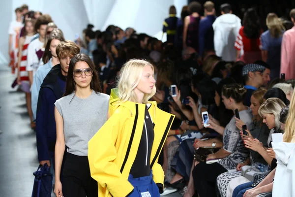 Models walk the runway finale at Lacoste — Stock Photo, Image