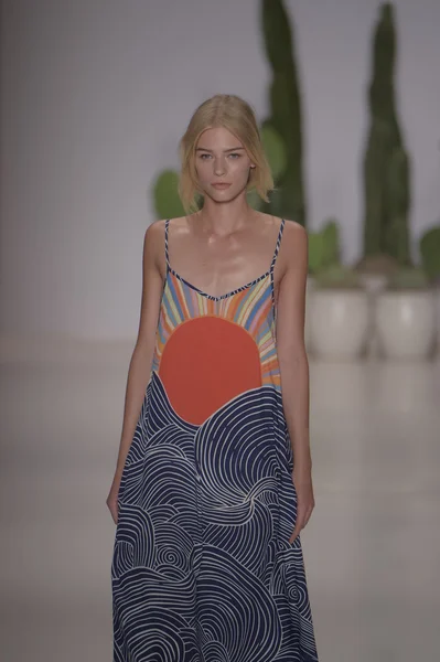 Model walks the runway at the Mara Hoffman Spring-Summer 2015 Collectio — Stock Photo, Image