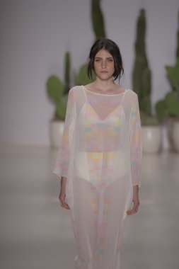 model mara pist yürür hoffman 2015 ilkbahar-yaz koleksiyonu