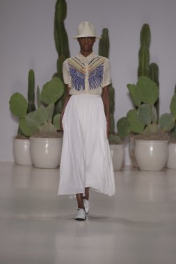 model mara pist yürür hoffman 2015 ilkbahar-yaz koleksiyonu