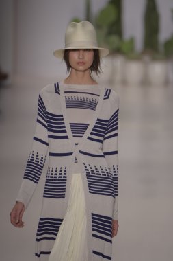 model mara pist yürür hoffman 2015 ilkbahar-yaz koleksiyonu