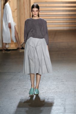 tibi defile pist model yürür