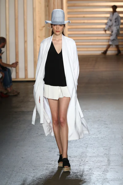 Model walks the runway at the Tibi fashion show — Stock Photo, Image