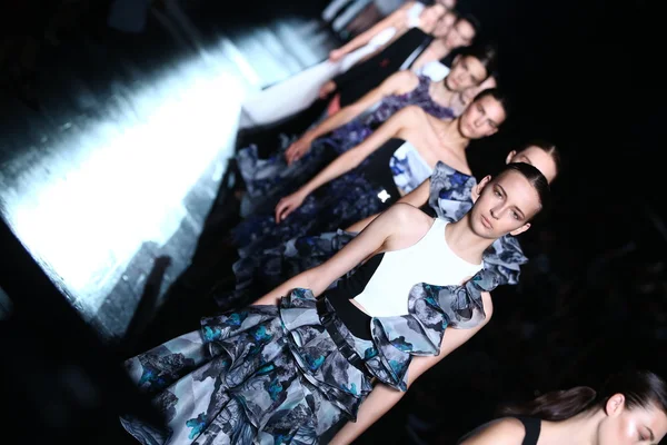 Models walk the runway finale at the Prabal Gurung fashion show — Stock Photo, Image