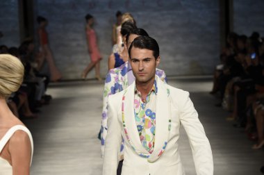 modelleri d. michael pistin final yürümek Amerika defile