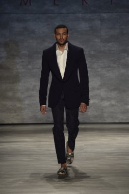 b. michael pist yürür model Amerika defile