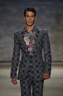 b. michael pist yürür model Amerika defile