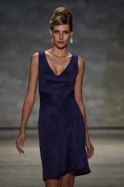 b. michael pist yürür model Amerika defile