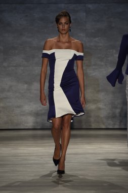 b. michael pist yürür model Amerika defile