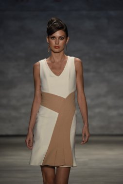 b. michael pist yürür model Amerika defile