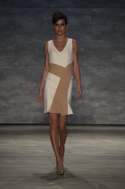 b. michael pist yürür model Amerika defile