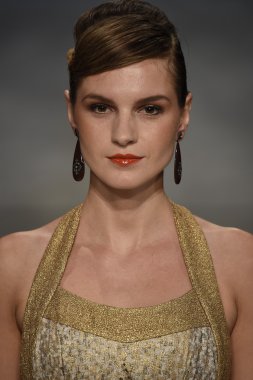 b. michael pist yürür model Amerika defile