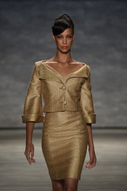 b. michael pist yürür model Amerika defile