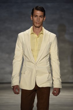 b. michael pist yürür model Amerika defile